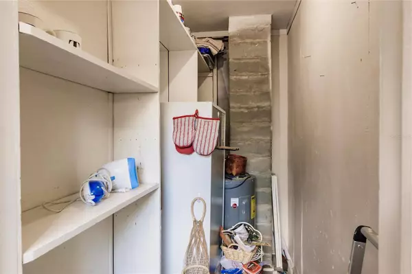 1817 EDGEWATER DR, Sarasota, FL 34234