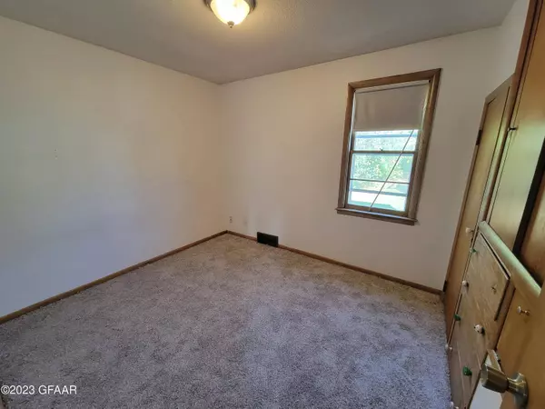 616 9TH Avenue S, Grand Forks, ND 58201