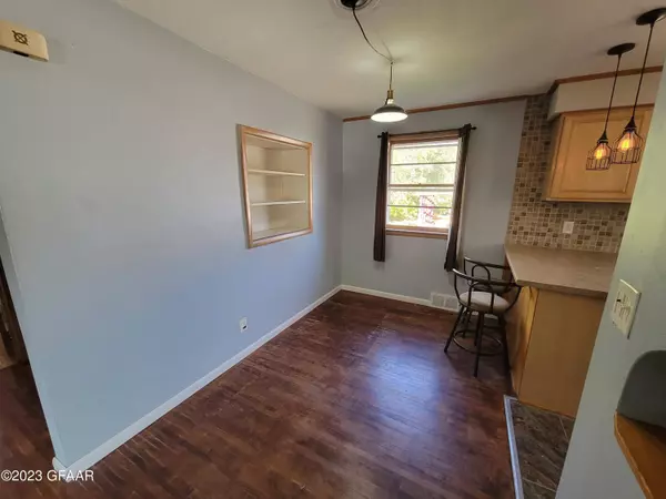 616 9TH Avenue S, Grand Forks, ND 58201