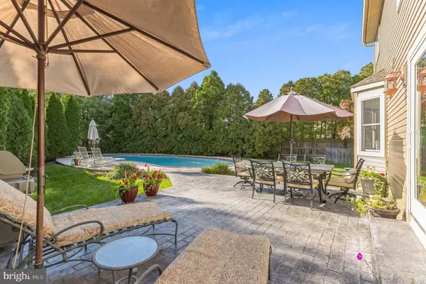 25 HAWK LN, Marlton, NJ 08053