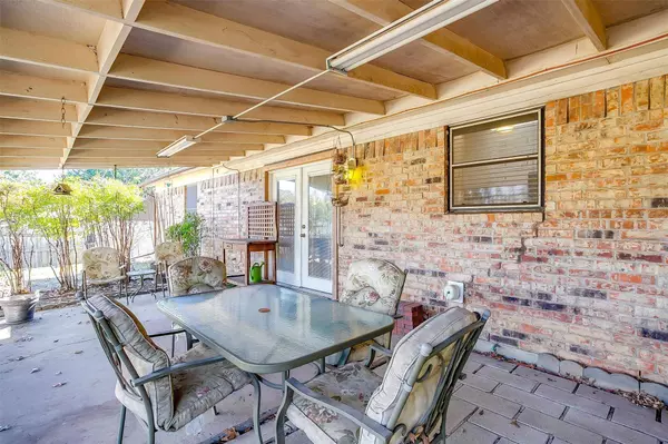 227 NE Michael Drive, Burleson, TX 76028