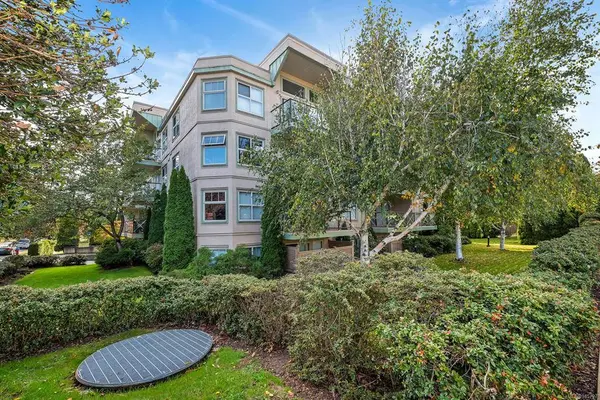 2560 Wark St #403, Victoria, BC V8T 4G8