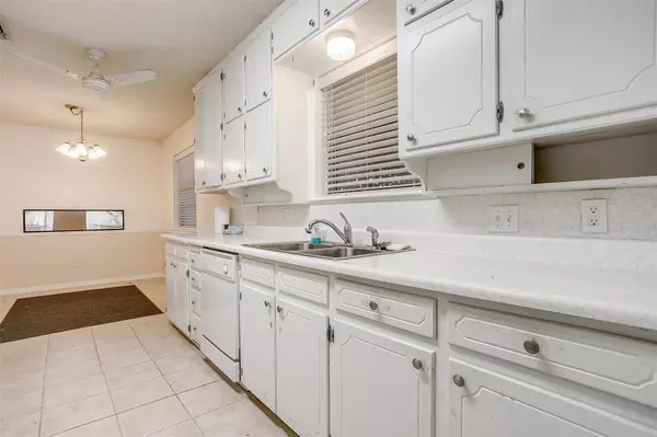 227 NE Michael Drive, Burleson, TX 76028