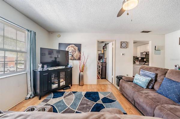 1084 82ND TER N #E, St Petersburg, FL 33702