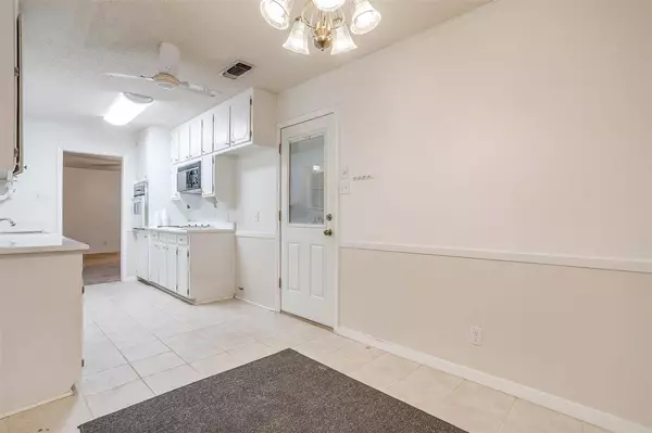 227 NE Michael Drive, Burleson, TX 76028