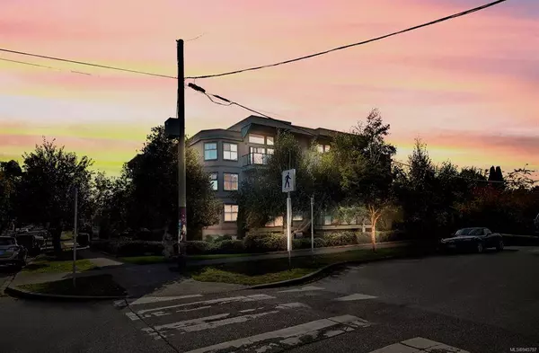 2560 Wark St #403, Victoria, BC V8T 4G8