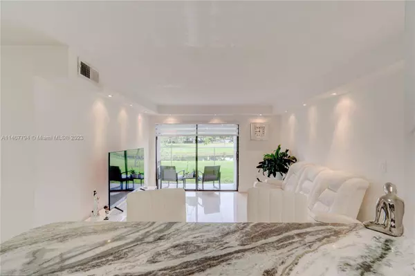 7195 NW 179th St #108, Hialeah, FL 33015