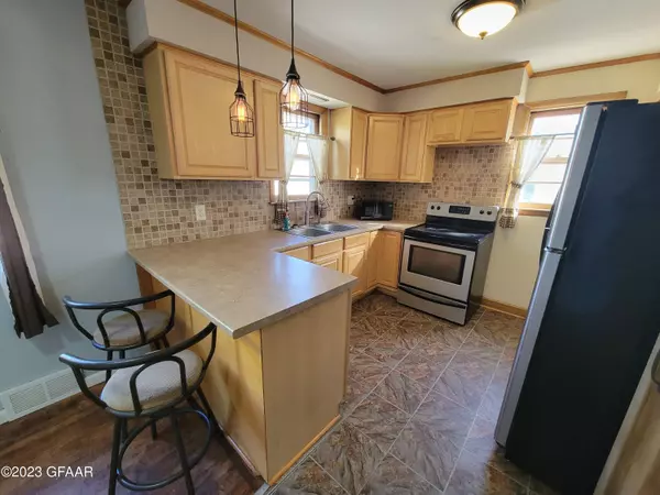 616 9TH Avenue S, Grand Forks, ND 58201