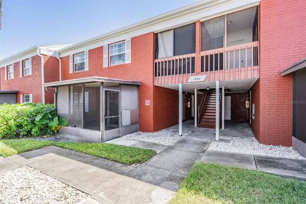 1084 82ND TER N #E, St Petersburg, FL 33702