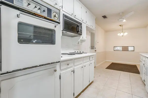 227 NE Michael Drive, Burleson, TX 76028