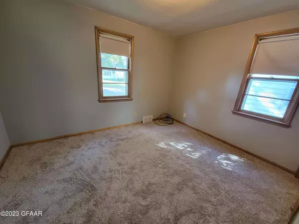 616 9TH Avenue S, Grand Forks, ND 58201