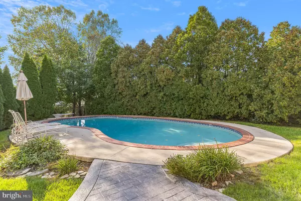 25 HAWK LN, Marlton, NJ 08053