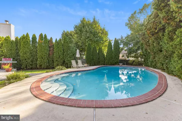 25 HAWK LN, Marlton, NJ 08053