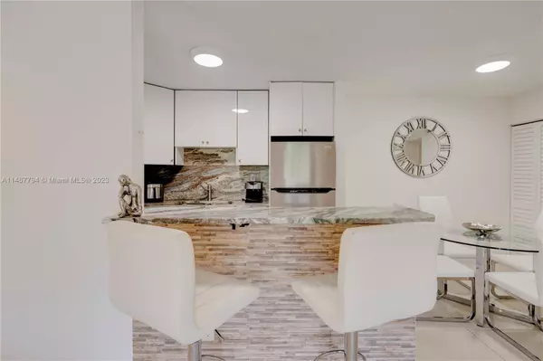 7195 NW 179th St #108, Hialeah, FL 33015