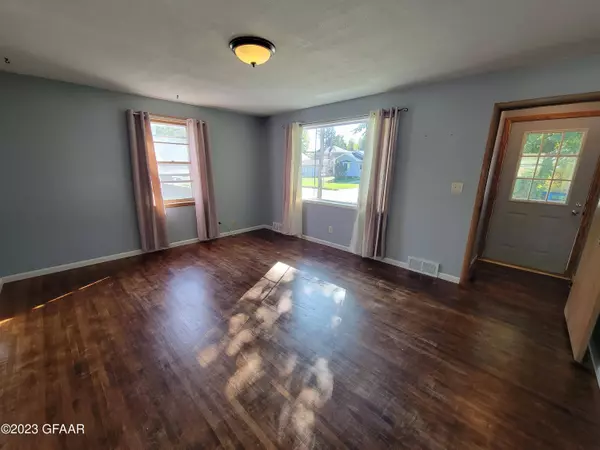 616 9TH Avenue S, Grand Forks, ND 58201