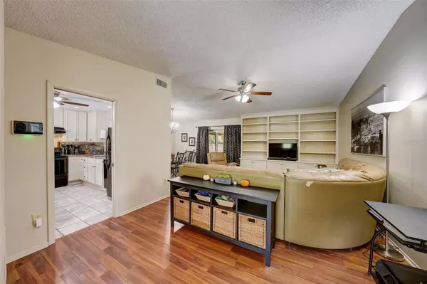 7606 S SANIBEL CIR, Temple Terrace, FL 33637