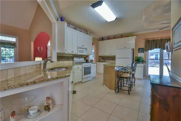 40 Carrington DR, Cartersville, GA 30120