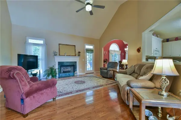 40 Carrington DR, Cartersville, GA 30120