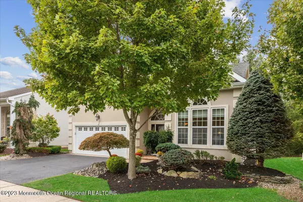 23 Whirlaway Road, Manalapan, NJ 07726