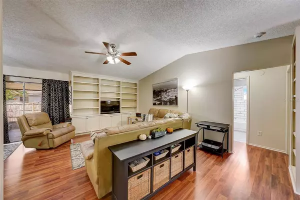 7606 S SANIBEL CIR, Temple Terrace, FL 33637