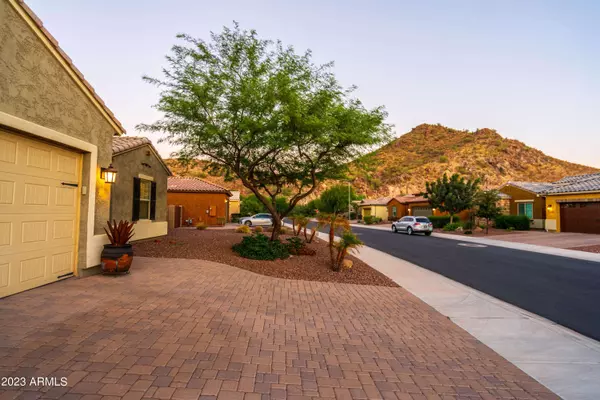10230 W HEDGE HOG Place, Peoria, AZ 85383