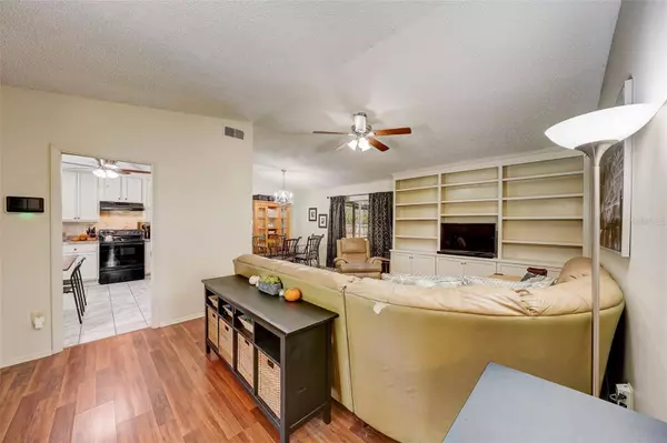 7606 S SANIBEL CIR, Temple Terrace, FL 33637