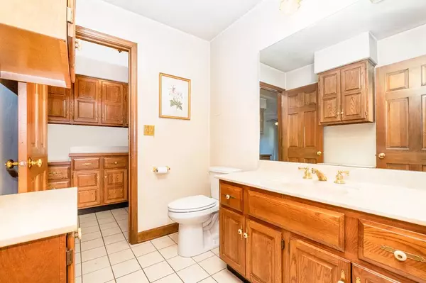 705 Chippewa Drive, Naperville, IL 60563