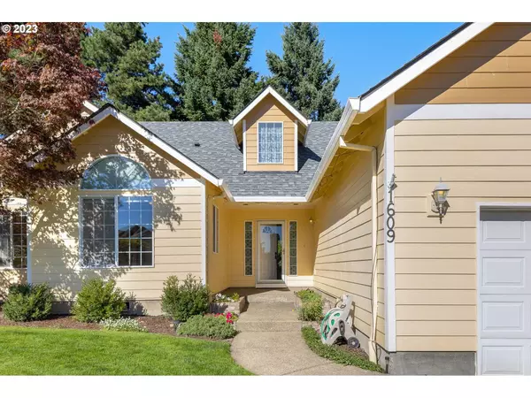 1609 E BRIAR CT, Newberg, OR 97132