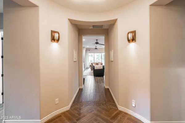 10230 W HEDGE HOG Place, Peoria, AZ 85383