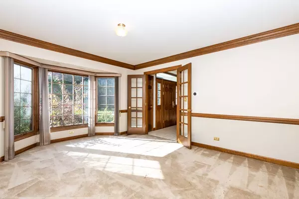 705 Chippewa DR, Naperville, IL 60563