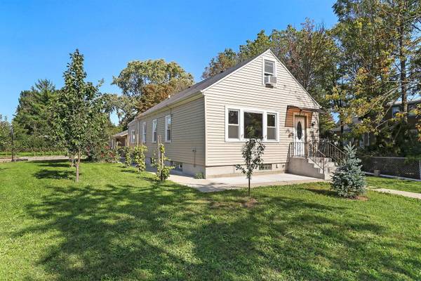 1336 E Lincoln AVE, Des Plaines, IL 60018