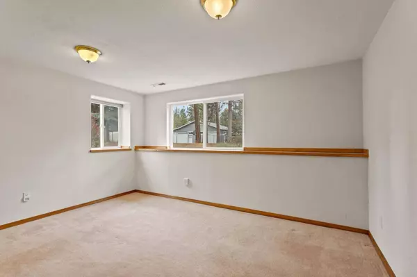 12925 W Greenfield Rd, Nine Mile Falls, WA 99026