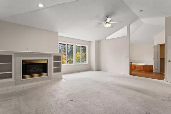 12925 W Greenfield Rd, Nine Mile Falls, WA 99026