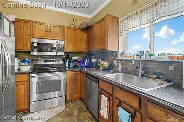 240 ABERDEEN Court, Belleville, MI 48111