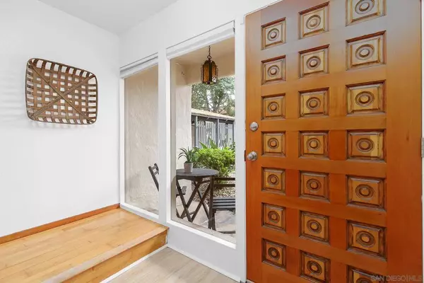 4238 Loma Riviera Ln, San Diego, CA 92110