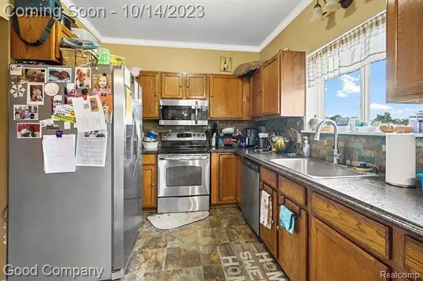 240 ABERDEEN Court, Belleville, MI 48111