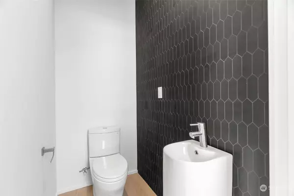 4849 42nd AVE SW, Seattle, WA 98116