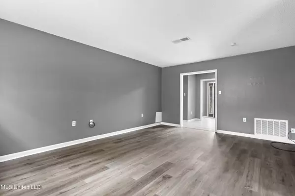 6301 Shore Drive, Ocean Springs, MS 39564