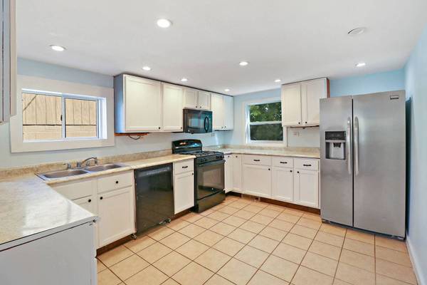 1336 E Lincoln AVE, Des Plaines, IL 60018