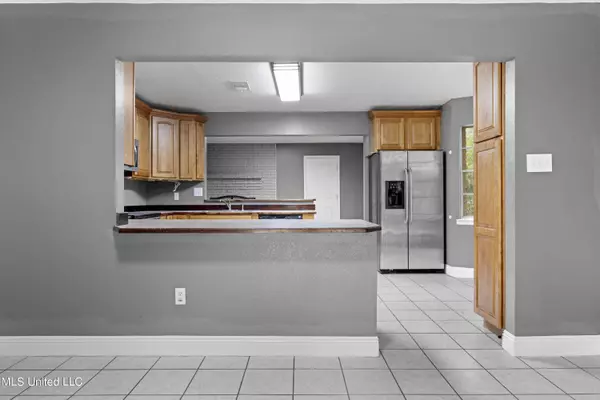 6301 Shore Drive, Ocean Springs, MS 39564