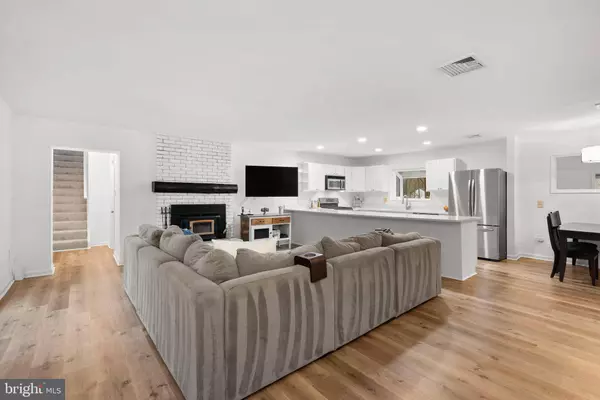 1556 DENNIS RD, Shady Side, MD 20764