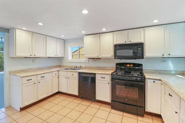 1336 E Lincoln AVE, Des Plaines, IL 60018