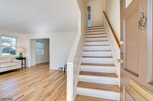 106 Newman St, Metuchen Boro, NJ 08840