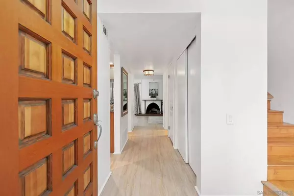 4238 Loma Riviera Ln, San Diego, CA 92110