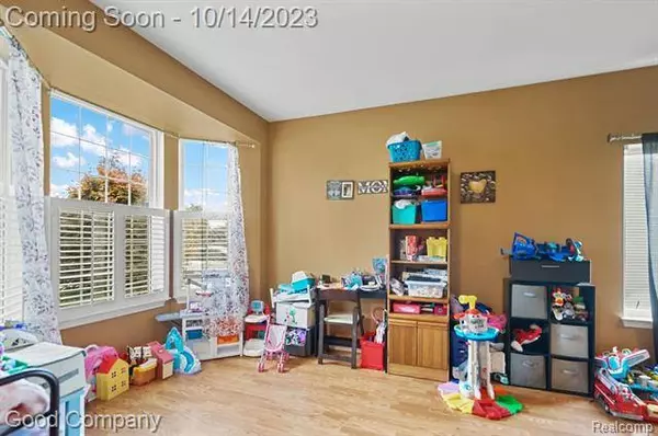 240 ABERDEEN Court, Belleville, MI 48111