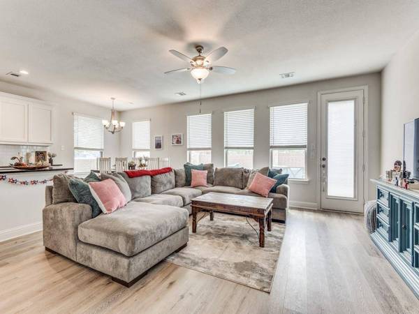 4206 Swinley Forest Drive, Arlington, TX 76017