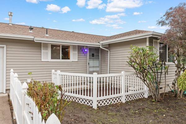 2061 Taylor Rd, Central Point, OR 97502