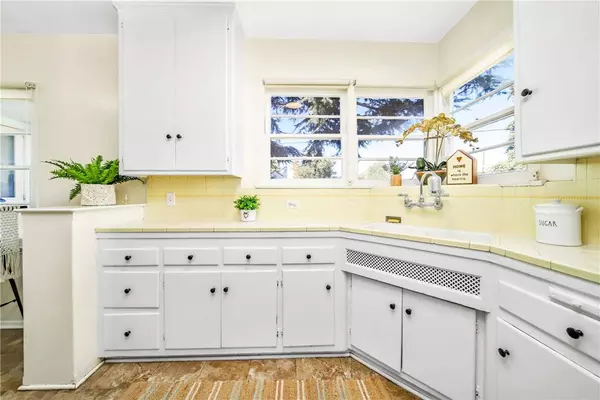 13908 Hamlin ST, Valley Glen, CA 91401