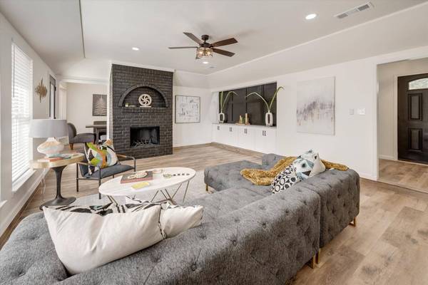 317 Northglen Drive, Hurst, TX 76054