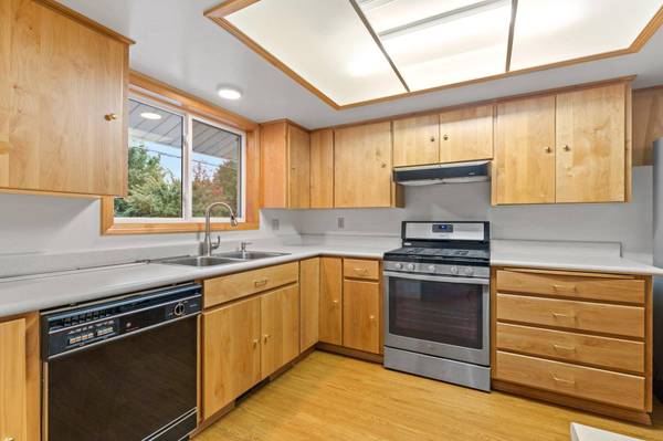 2061 Taylor Rd, Central Point, OR 97502